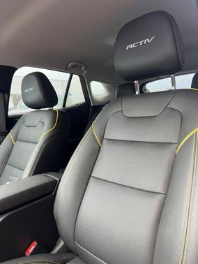 Mosaic Black Metallic 2025 Chevrolet Trax ACTIV