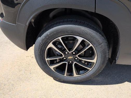 Mosaic Black Metallic 2026 Chevrolet Trailblazer LT