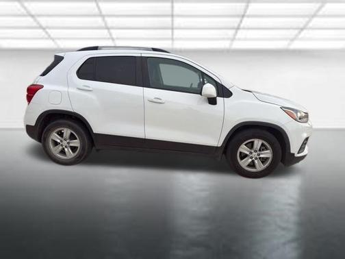 Summit White 2021 Chevrolet Trax LT