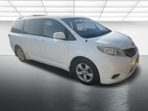 Super White 2011 Toyota Sienna LE