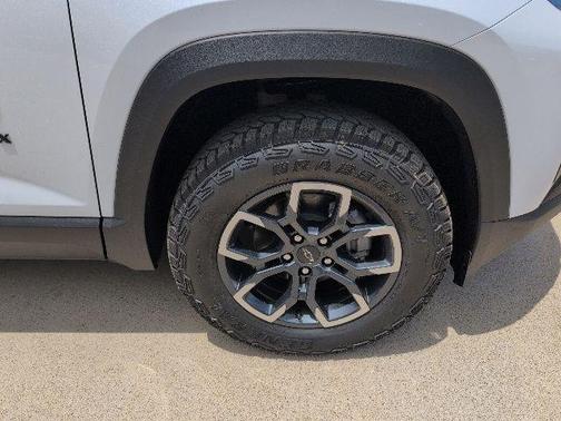 Polar White 2026 Chevrolet Equinox ACTIV