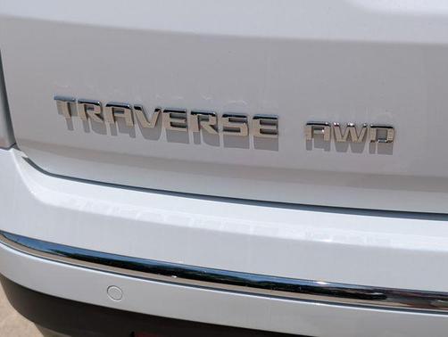 Summit White 2023 Chevrolet Traverse High Country