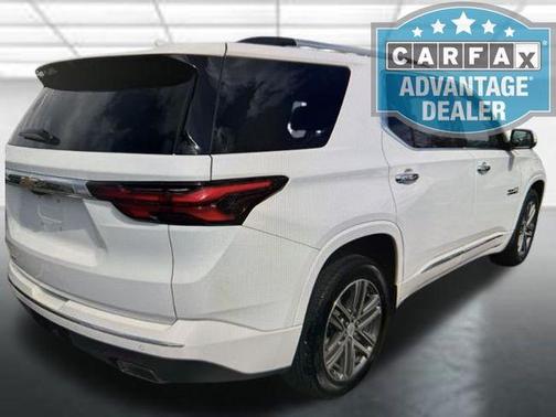 Summit White 2023 Chevrolet Traverse High Country