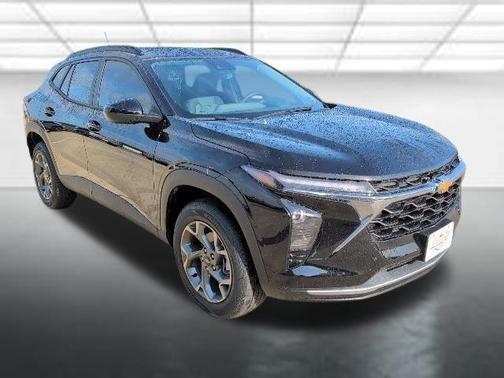 Mosaic Black Metallic 2026 Chevrolet Trax LT