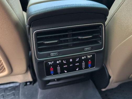 Glacier White Metallic 2023 Audi Q8 55 Premium Plus