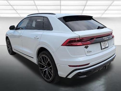 Glacier White Metallic 2023 Audi Q8 55 Premium Plus