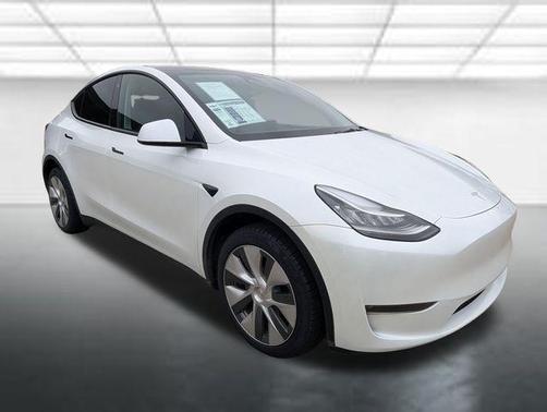 White 2023 Tesla Model Y Performance