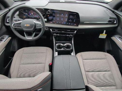 Summit White 2026 Chevrolet Traverse LT