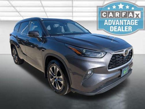 Magnetic Gray Metallic 2022 Toyota Highlander XLE
