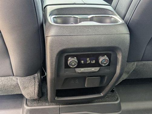 Mosaic Black Metallic 2026 Chevrolet Traverse LT