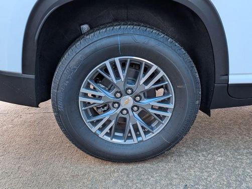 Summit White 2026 Chevrolet Traverse LT