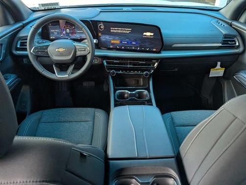 Summit White 2026 Chevrolet Traverse LT
