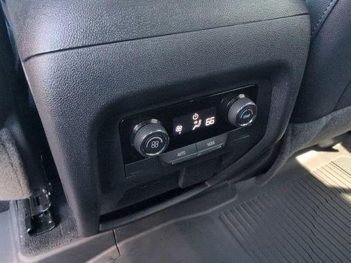 Mosaic Black Metallic 2026 Chevrolet Traverse LT