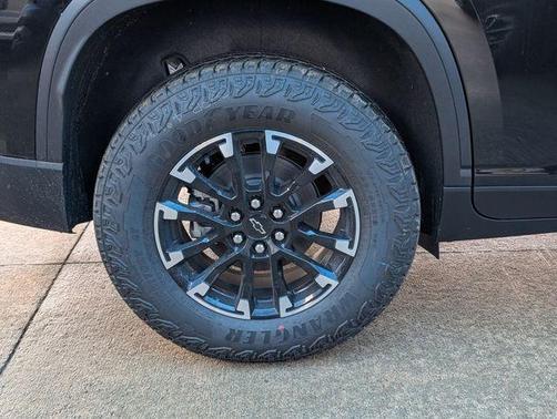 Mosaic Black Metallic 2026 Chevrolet Traverse Z71