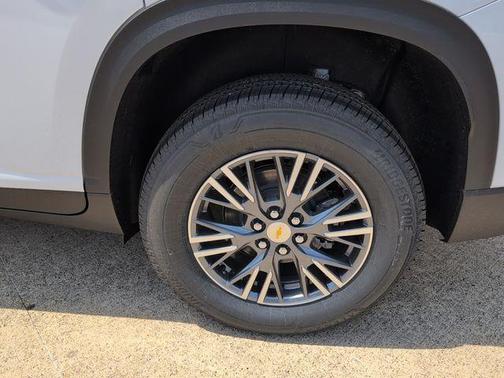 Polar White 2026 Chevrolet Traverse LT