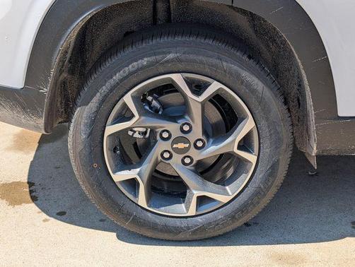 Summit White 2026 Chevrolet Trax LT