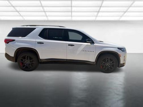 Summit White 2023 Chevrolet Traverse Premier