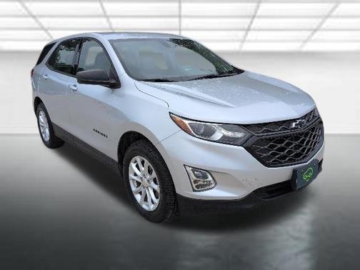 Silver Ice Metallic 2018 Chevrolet Equinox LS