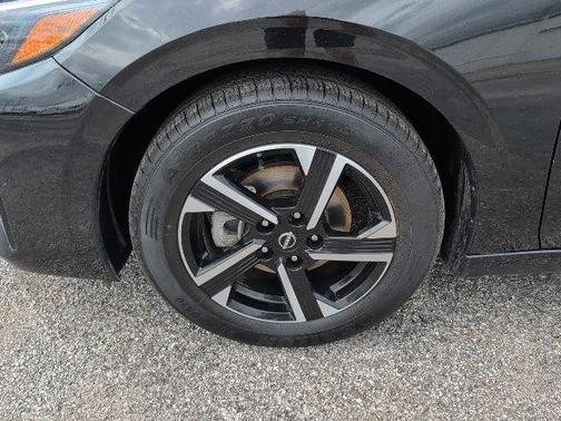 Black 2024 Nissan Sentra SV