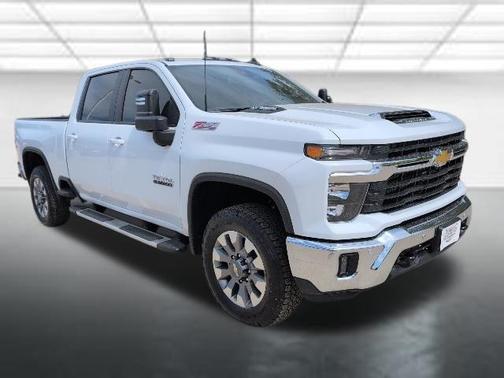 Summit White 2026 Chevrolet Silverado 2500 LT