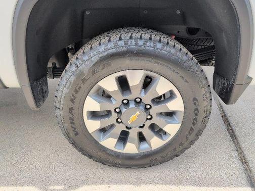 Summit White 2026 Chevrolet Silverado 2500 LT