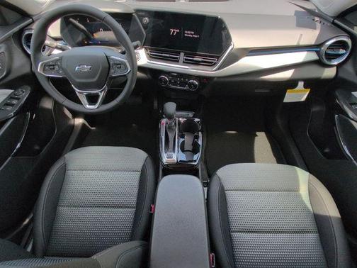 Mosaic Black Metallic 2026 Chevrolet Trax LT