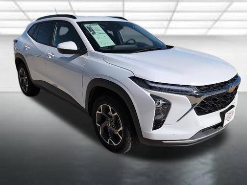 Summit White 2025 Chevrolet Trax LT