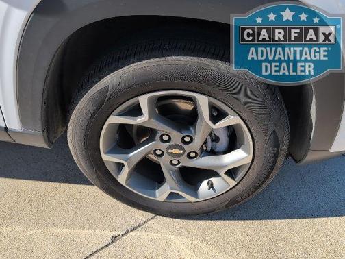 Summit White 2025 Chevrolet Trax LT