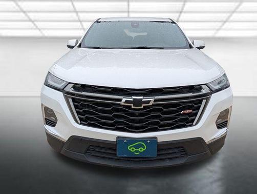 Iridescent Pearl Tricoat 2023 Chevrolet Traverse RS