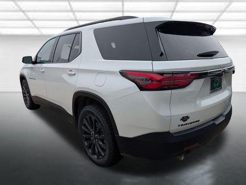 Iridescent Pearl Tricoat 2023 Chevrolet Traverse RS