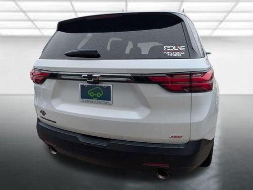 Iridescent Pearl Tricoat 2023 Chevrolet Traverse RS