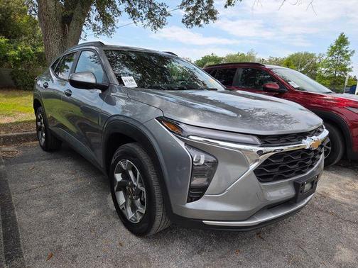 Sterling Gray Metallic 2025 Chevrolet Trax LT