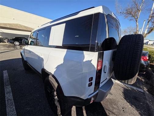 2025 Land Rover Defender 110 P300