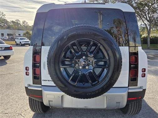 2025 Land Rover Defender 110 P300