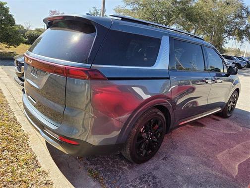 2024 Kia Carnival SX