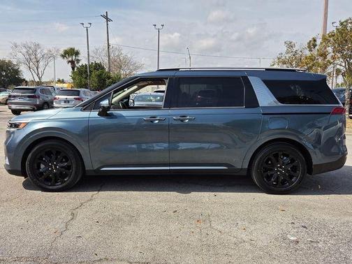 2024 Kia Carnival SX