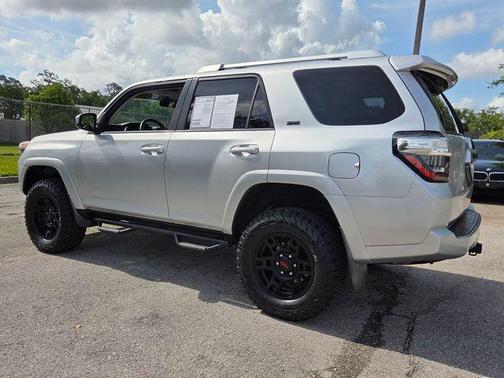 Classic Silver Metallic 2016 Toyota 4Runner SR5