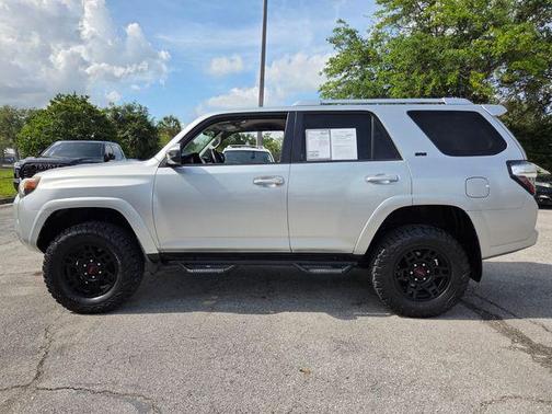 Classic Silver Metallic 2016 Toyota 4Runner SR5