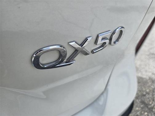 2022 INFINITI QX50 LUXE AWD