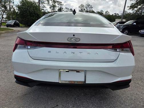 Quartz White 2021 Hyundai ELANTRA SE