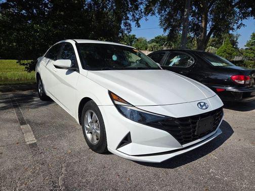 Quartz White 2021 Hyundai ELANTRA SE