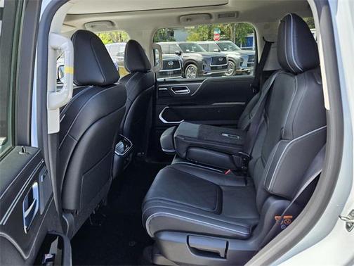 2025 INFINITI QX80 Luxe
