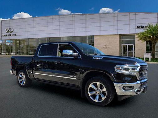 Diamond Black Crystal Pearl 2020 RAM 1500 Limited