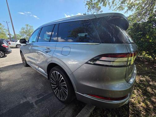 Black Metallic 2022 Lincoln Navigator Reserve