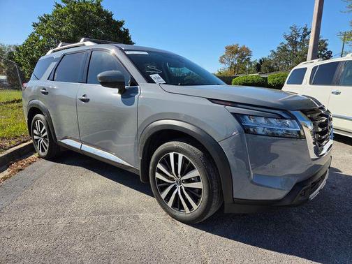 2023 Nissan Pathfinder Platinum FWD