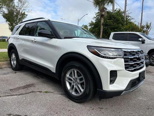 Star White Metallic Tri-Coat 2026 Ford Explorer Active