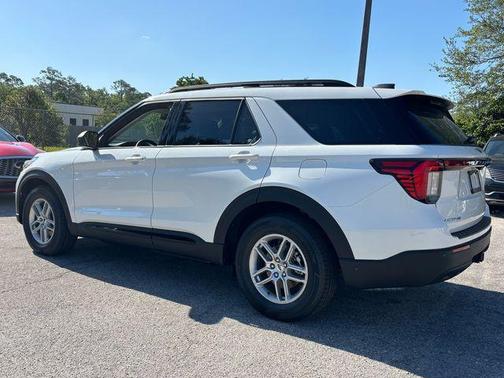 Star White Metallic Tri-Coat 2026 Ford Explorer Active