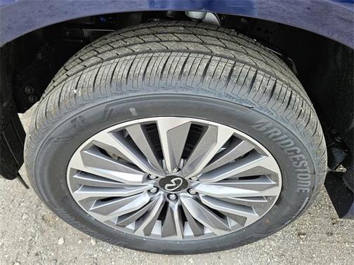 2025 INFINITI QX80 SENSORY AWD