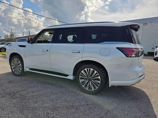 Radiant White 2027 INFINITI QX80 Luxe