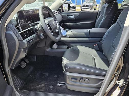 2025 INFINITI QX80 Luxe